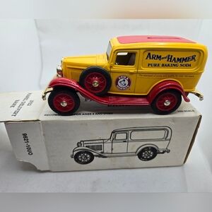 Ertl Collectibles Arm & Hammer Replica of 1932 Ford Delivery Van Diecast Bank